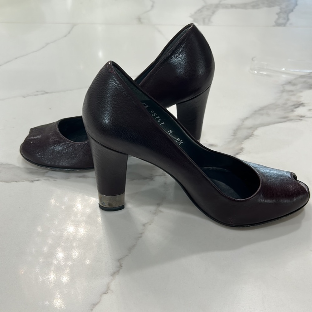 Stuart Wietzman Maroon Patent Leather Peep Toe 4 Inch Wide‎ Pumps. Size 5 1/2